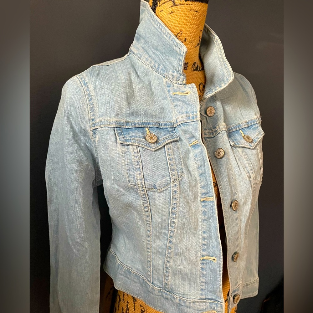 Small Petite Old Navy Shrunken Denim Jacket Light - Picture 4 of 7